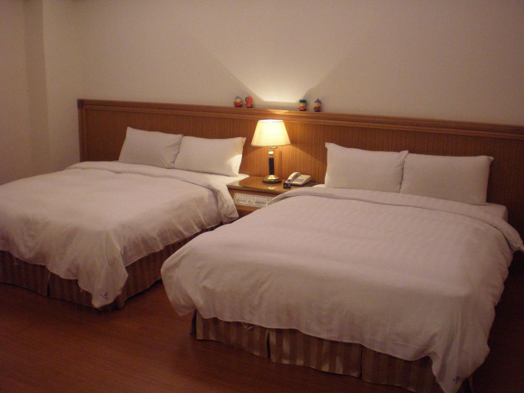 Emperor Hotel Kaohsiung Room photo
