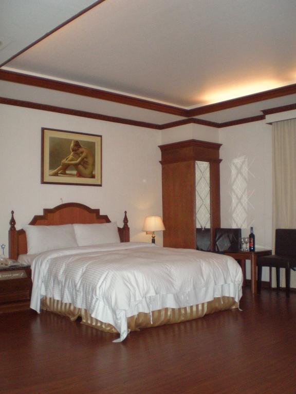 Emperor Hotel Kaohsiung Room photo