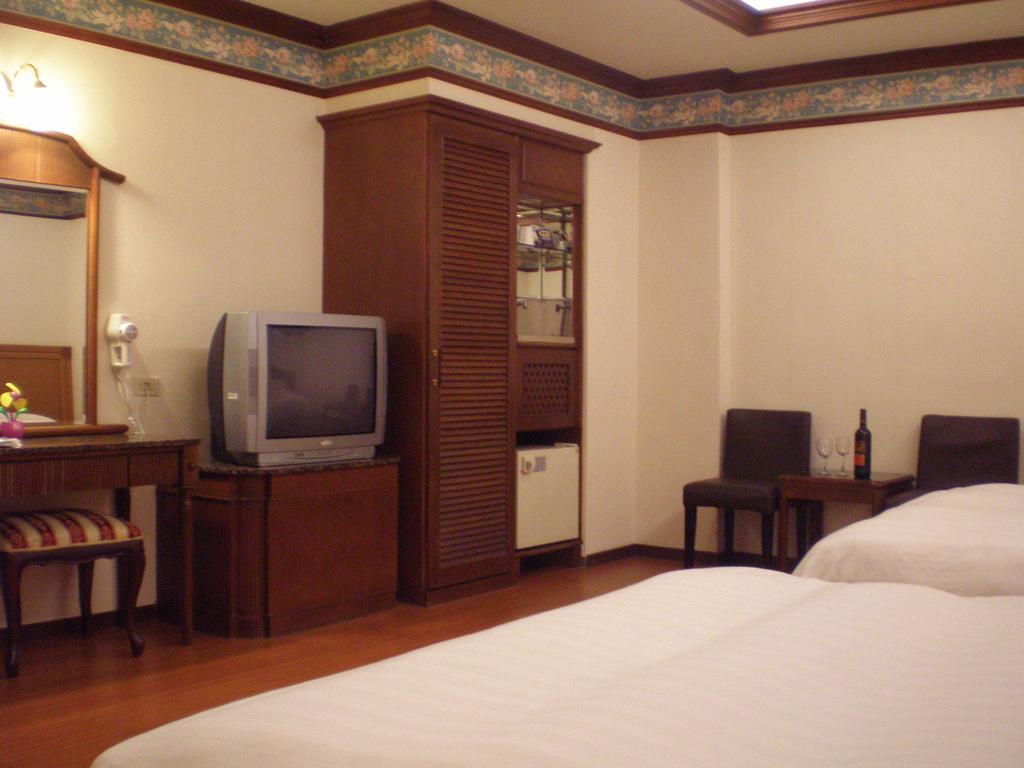 Emperor Hotel Kaohsiung Room photo