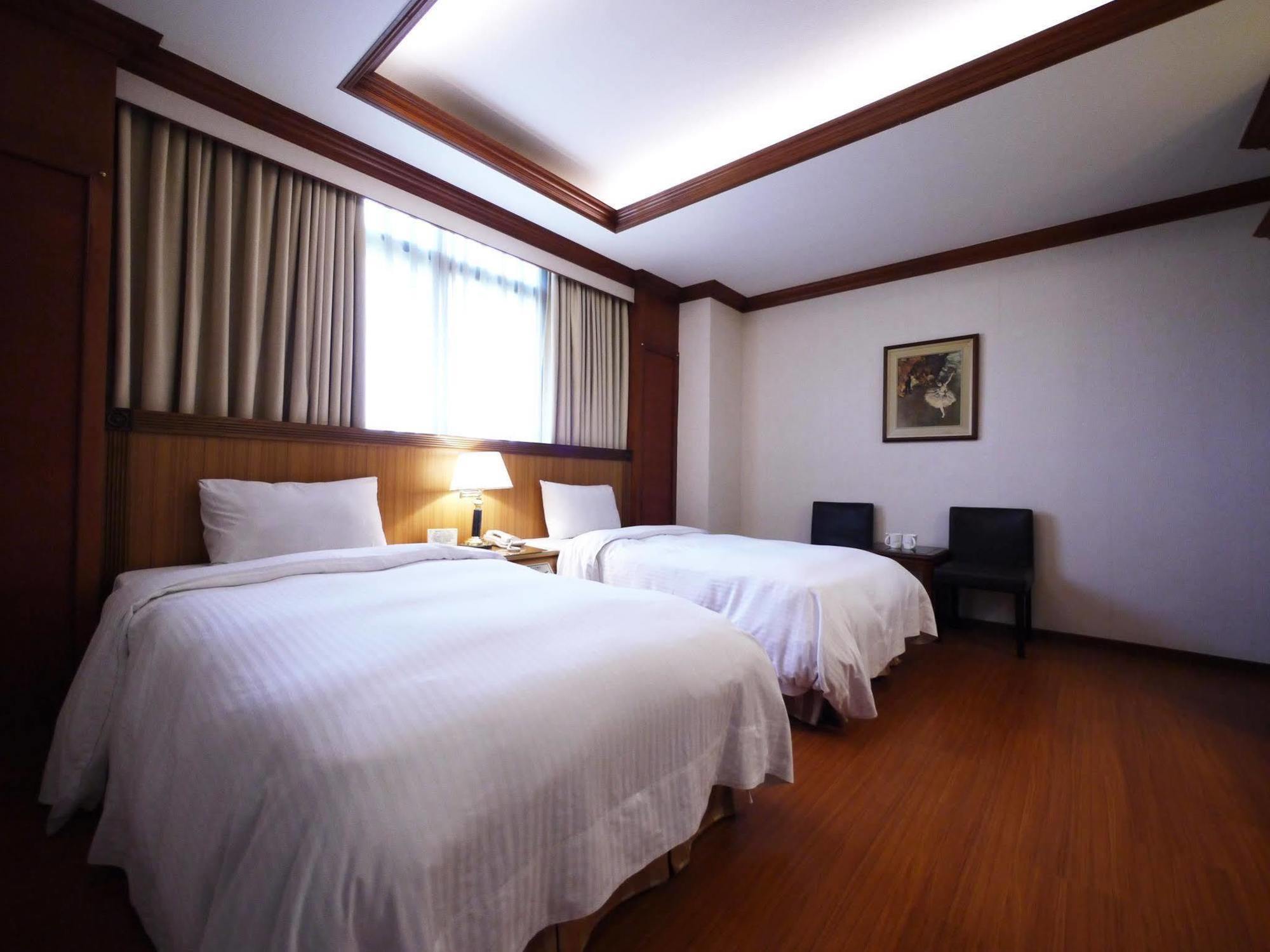 Emperor Hotel Kaohsiung Exterior photo