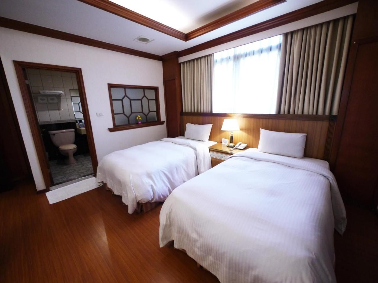 Emperor Hotel Kaohsiung Exterior photo